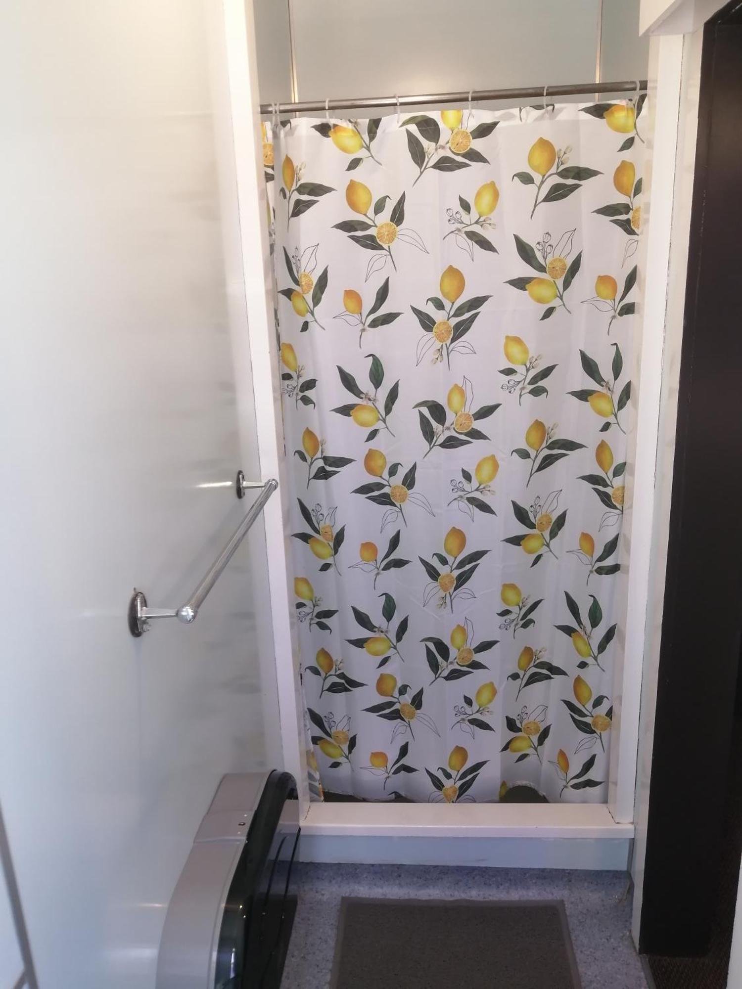 The Duke Hostel Greymouth Exterior foto Shower curtain