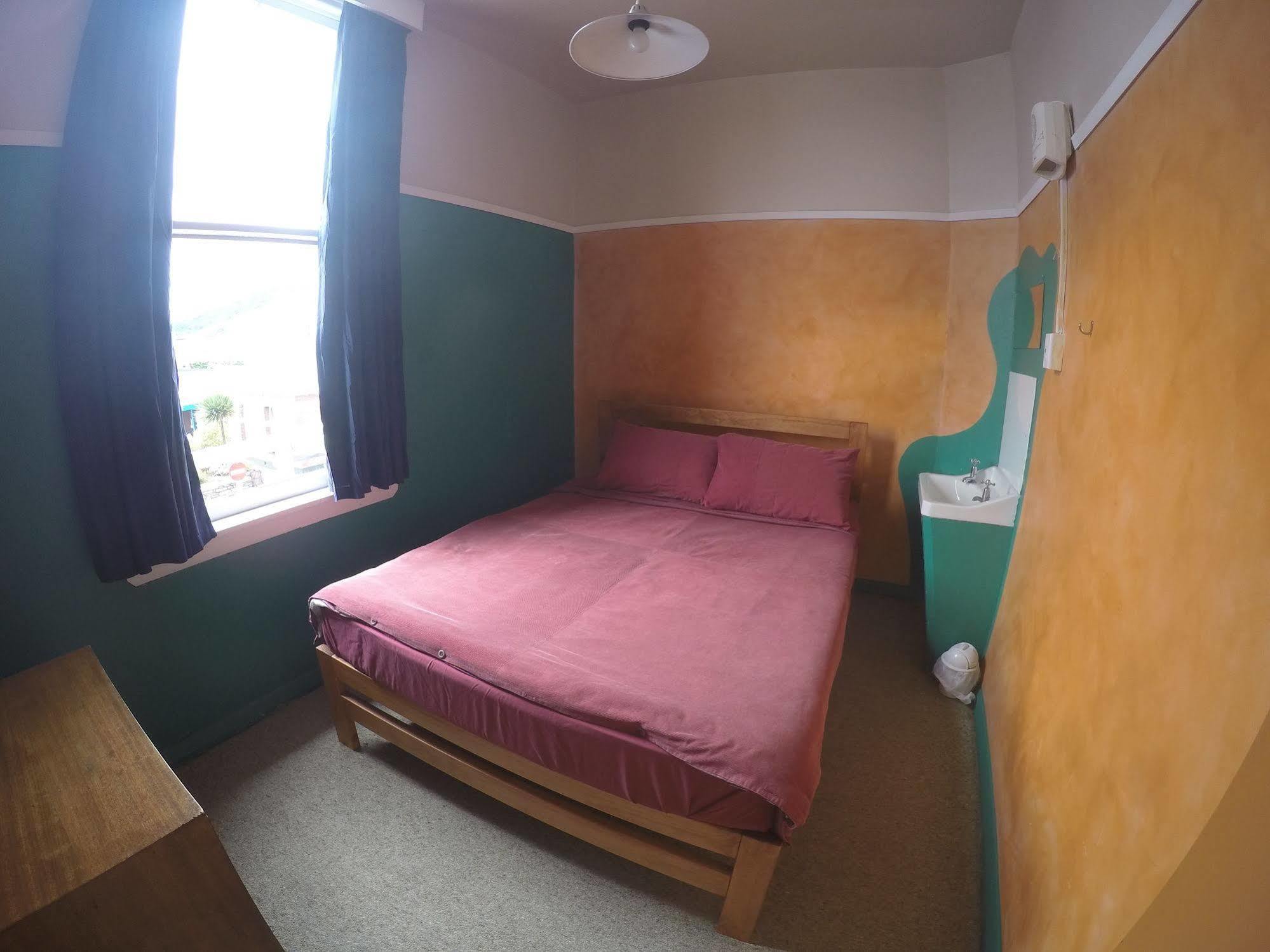 The Duke Hostel Greymouth Exterior foto A room at the hostel